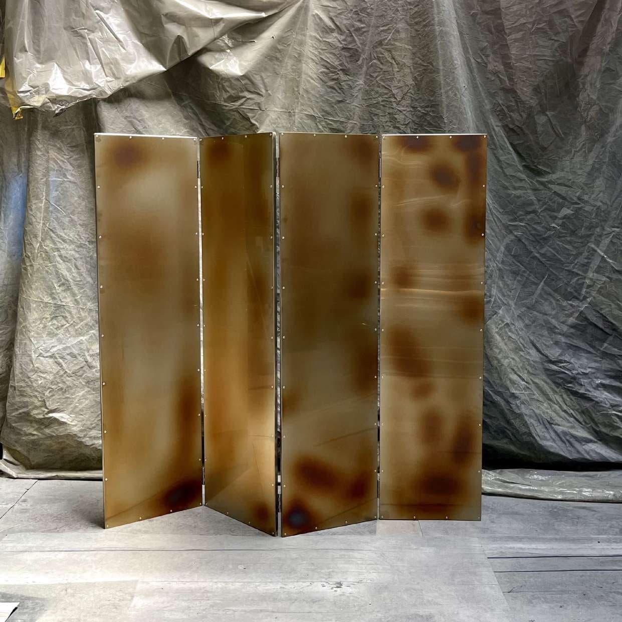 Magma screen, four steel panels